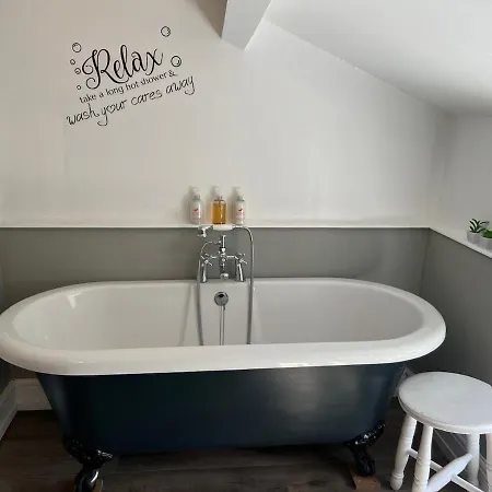 Cosy Cumbrian King Size Bed 6 Miles From M6 Holiday home